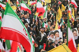 بالصور والفيديو... مسيرات مليونية في جميع أنحاء إيران في ذكرى إنتصار الثورة