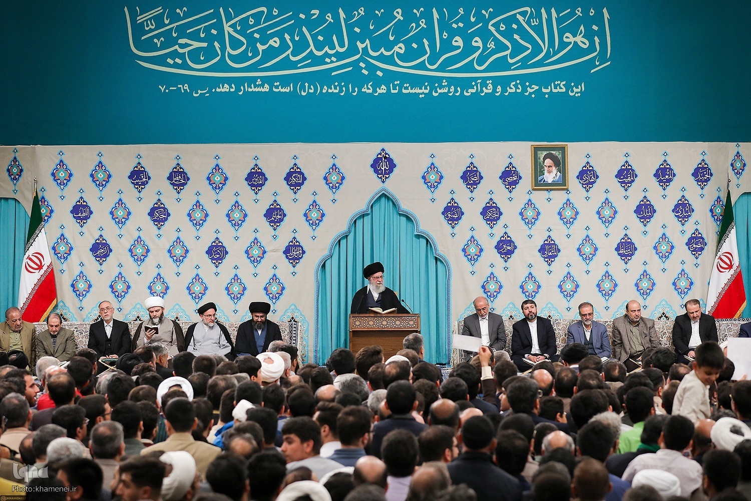  المجتمع القرآني في إیران یعزّي باستشهاد سماحة الإمام الخامنئي