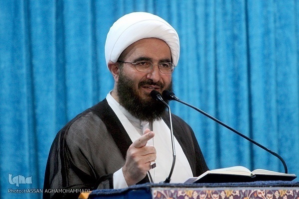 خطيب صلاة عيد الفطر بطهران: جبهة المقاومة متقدمة والنصر سيكون حليفا لها