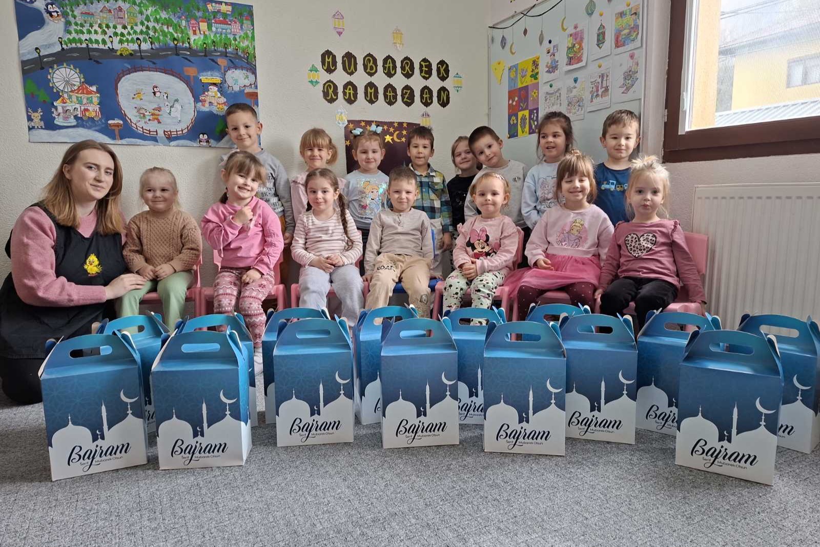 البوسنة.. «لألف ابتسامة».. مبادرة المشيخة الإسلامية تدخل فرحة العيد على ألفي طفل في أنحاء البلاد