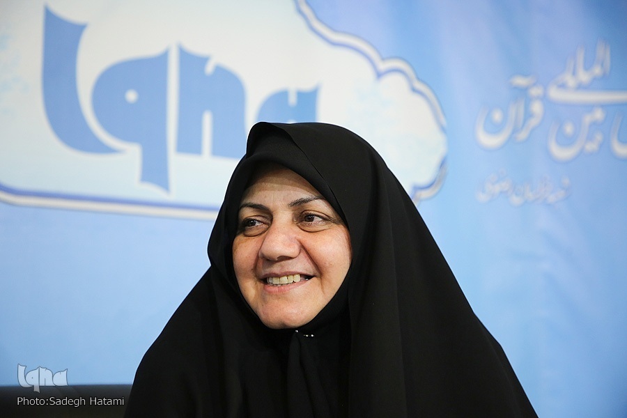 إیران: مشاركة 2000 طالب وأستاذ في إبداع مصحف مطرز بالكامل