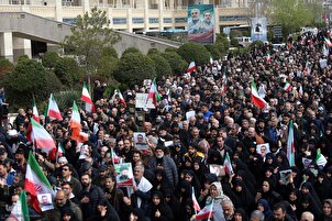 تقریر مصور ..إقامة صلاة عيد الفطر في مصلی الامام الخمینی(رض) بطهران