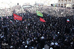 تقرير مصور | وقفات شعبية في أنحاء إیران حداداً على إستشهاد قائد الثورة الاسلامية