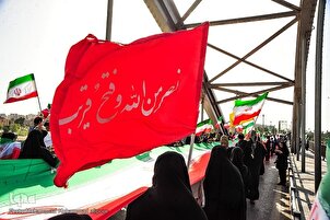 تقریر مصور | سلسلة بشرية على جسر الأهواز الأبيض تنديداً بتهديدات ترامب