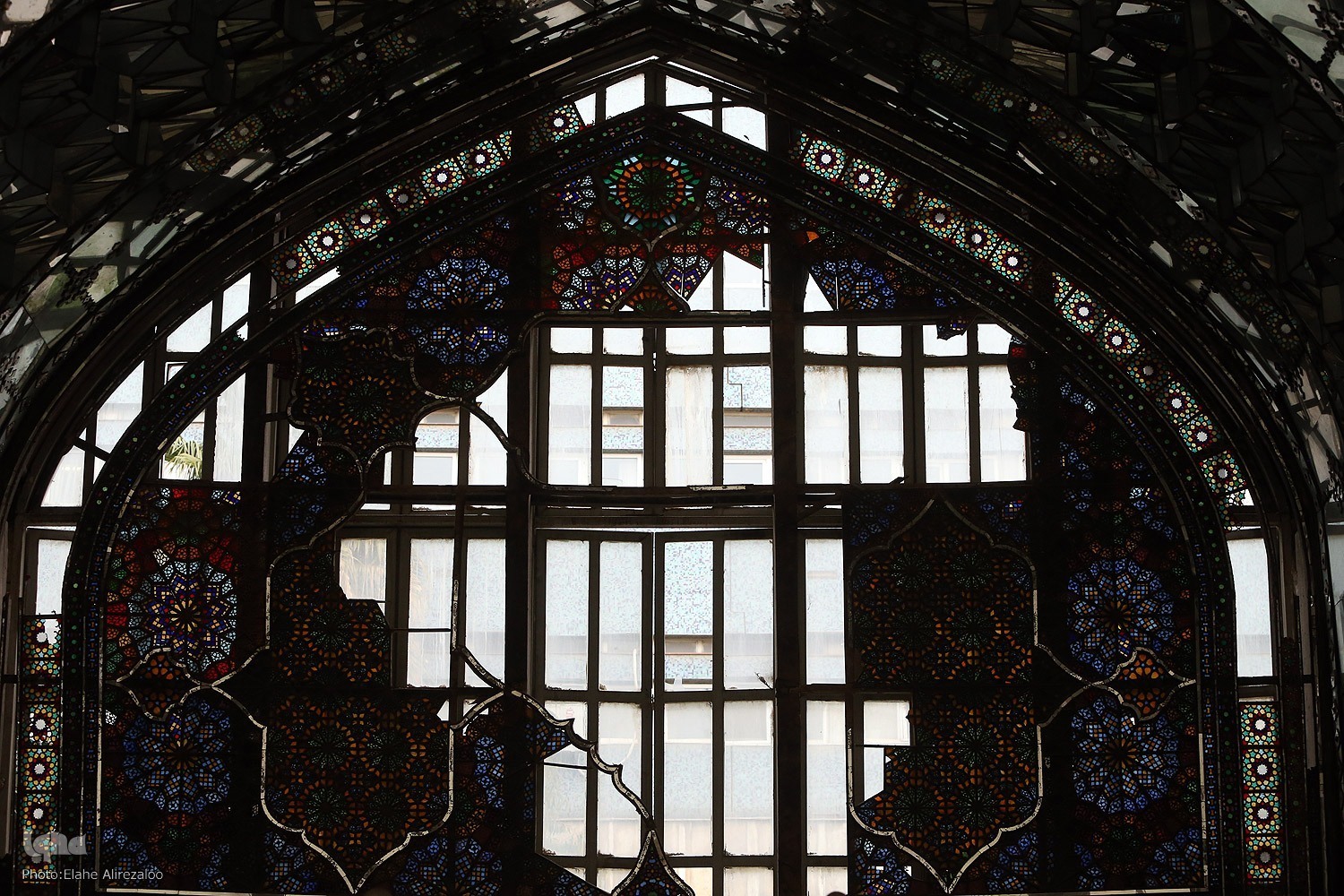 140 جرحاً؛ سردٌ لكراهيةٍ بعُمق آلاف السنين من الحضارة الإيرانية