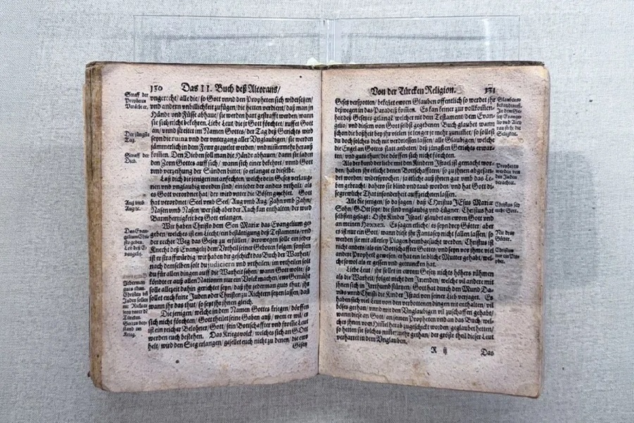 مكة تحتضن نسخة نادرة لأول ترجمة ألمانية لمعاني القرآن