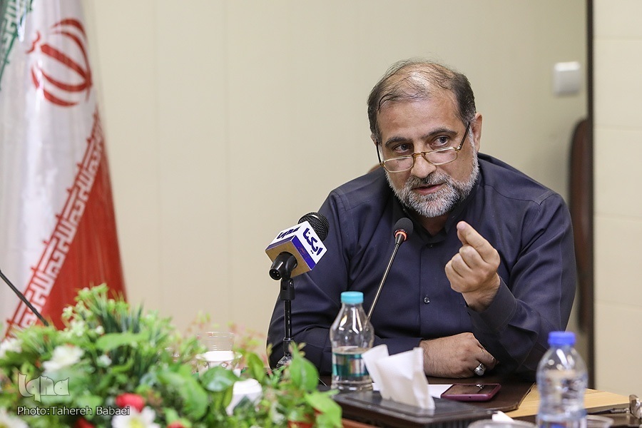 مطالبة لشرح القضايا الراهنة إستناداً إلى المفاهيم القرآنیة