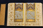 عرض مصحف بماء الذهب في معرض الدوحة الدولي للكتاب