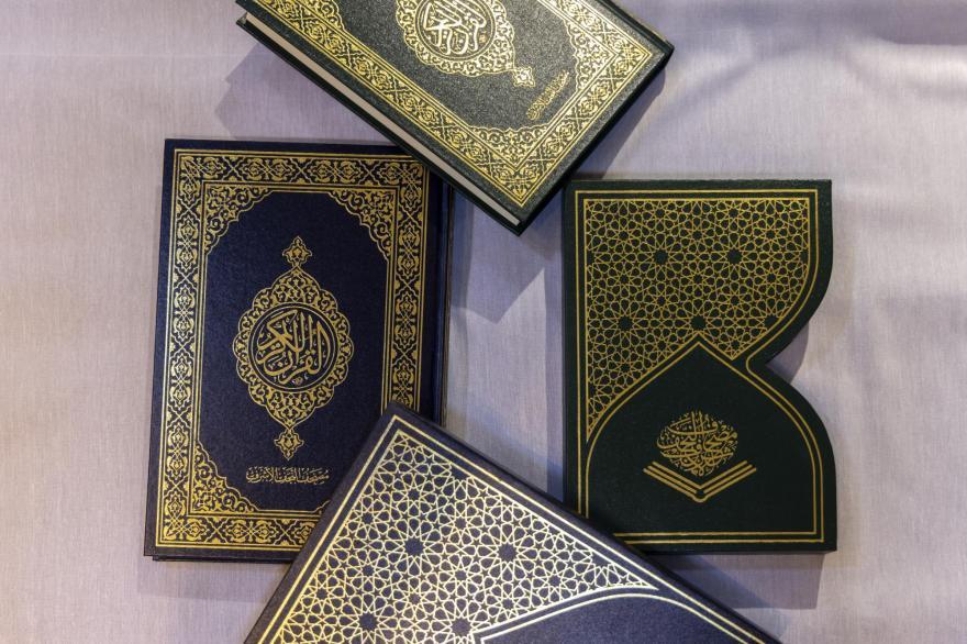 العتبة العباسية تقود مشروعاً ينطلق من القرآن ويُزهر بنهج البلاغة + صور