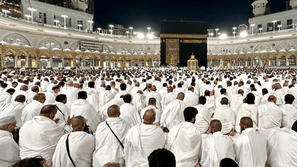 الحج يمثّل موسماً للوحدة ونهضة سياسية كبرى للأمة الإسلامية