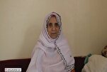 عبر مصحف "الكاسيت".. حكاية مسنة یمنیة حفظت القرآن سماعاً