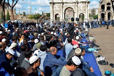 Romada müsəlmanlar etiraz etdi
