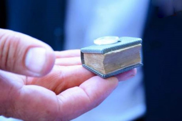 Qırğızıstanda ən kiçik Quran təqdim edildi