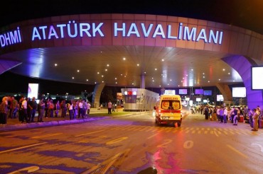 İstanbulun Atatürk hava limanı terrordan sonra fəaliyətni bərpa etdi İstanbulun Atatürk hava limanı terrordan sonra fəaliyətni bərpa etdi
