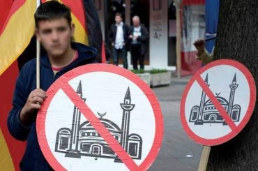 Dünyada İslamofobiyanın səviyyəsi 3 dəfə artıb Dünyada İslamofobiyanın səviyyəsi 3 dəfə artıb
