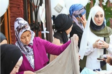 Qazaxıstanda müsəlman geyimləri festivalı keçirilib