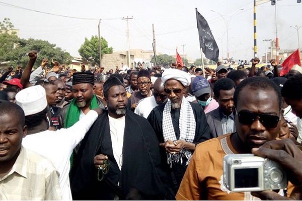 Nigeriya polisi Ərbəin yürüş iştirakçılarına hücum edib