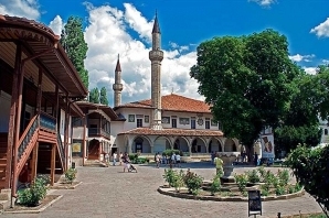 Krım məscidində naməlum şəxslər Qurani-kərim nüsxəsini cırıblar