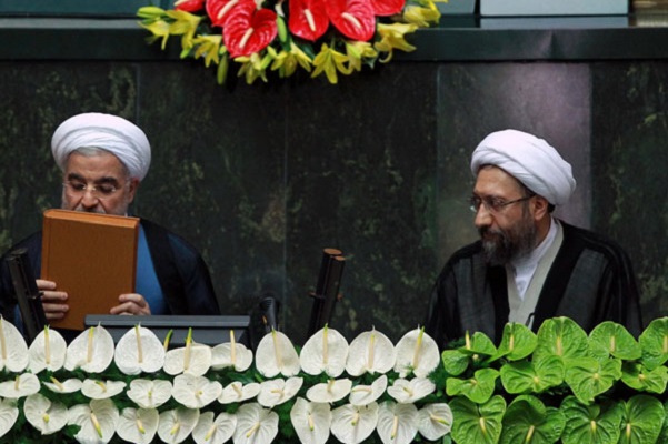 Ruhani İran prezidenti kimi and içdi