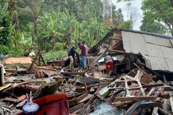 İndoneziyada tsunami nəticəsində 280-dan çox adam həyatını itirib