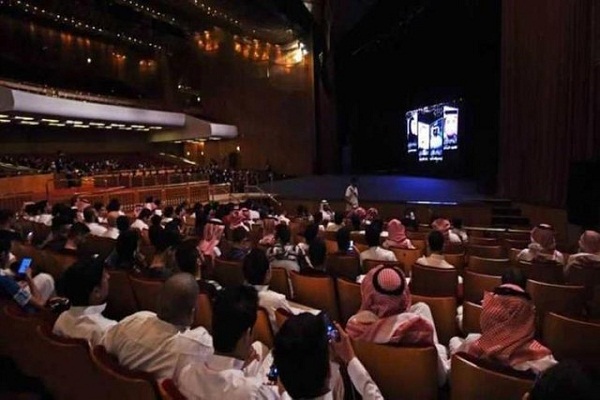 Ərəbistanda CİN şüşədən çıxdı: Riyazda ilkdəfə kino ekran edildi