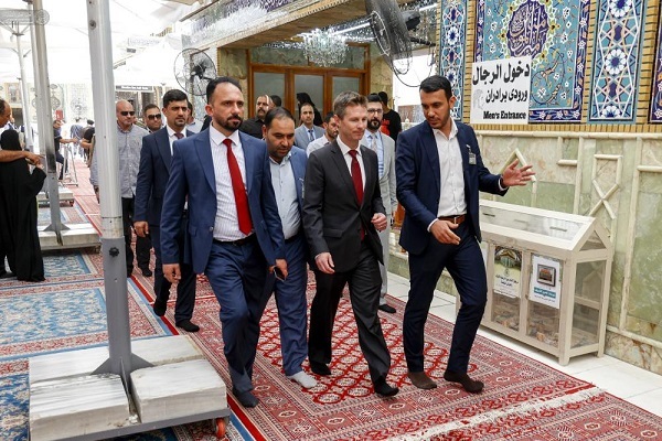 Avstraliyalı diplomat İmam Əli (ə) ziyarətgahında
