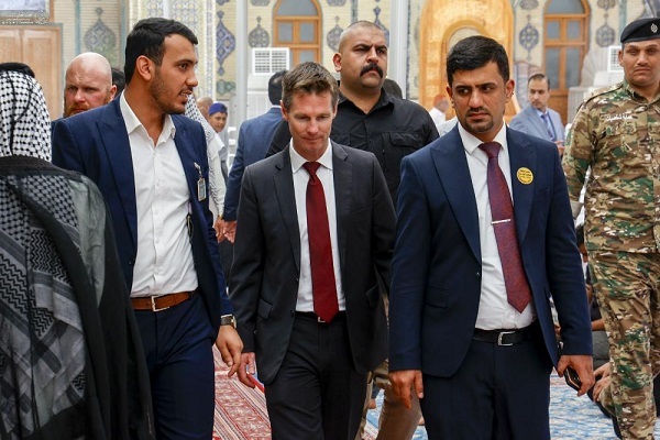 Avstraliyalı diplomat İmam Əli (ə) ziyarətgahında
