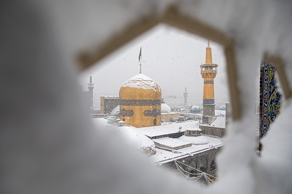 İmam Rza (ə) ziyarətgahı qarlı havada