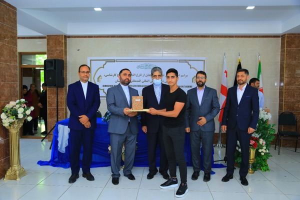 Gürcüstan mədrəsə tələbələrinin məzunluq tədbiri