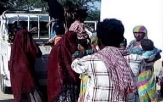 ভারতে উগ্র হিন্দুদের হুমকিতে গ্রামছাড়া ২০ মুসলিম পরিবার খাদ্য সংকটে