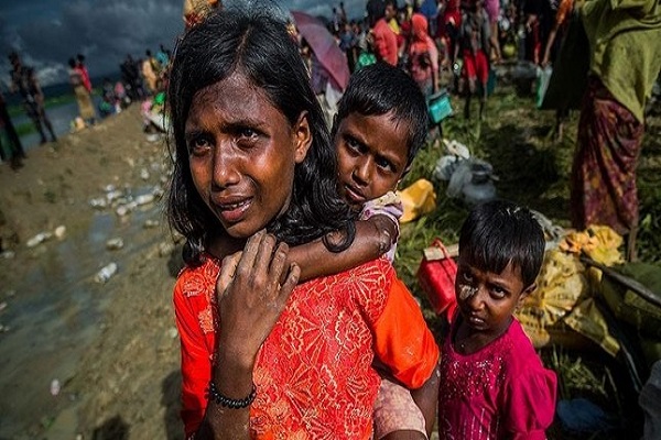 রোহিঙ্গাদের ওপর চলমান সহিংসতার প্রতিবাদে হোয়াইট হাউসের সামনে বিক্ষোভ