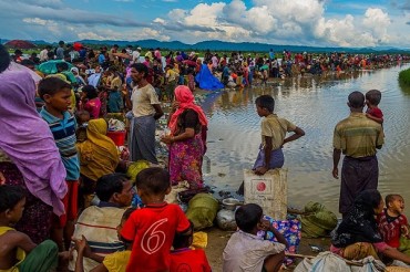 'মিয়ানমারের সেনাবাহিনী রোহিঙ্গাদের জীবন্ত পুড়িয়ে মারছে'