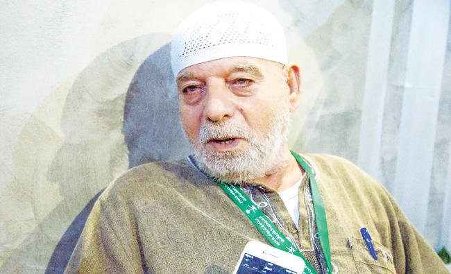 হজে এসে পুত্রের মৃত্যু শোক ভুলেছেন ফিলিস্তিনি বাবা