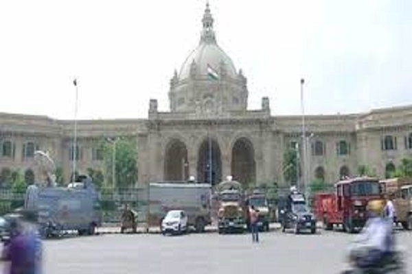ভারতে মসজিদে সন্ত্রাসীদের হামলা