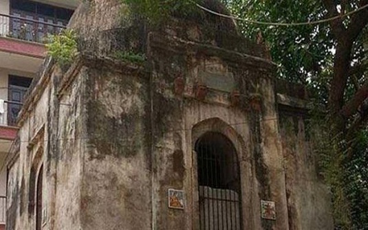 দিল্লিতে কবরকে মন্দির বানানোর খবরে তদন্ত শুরু