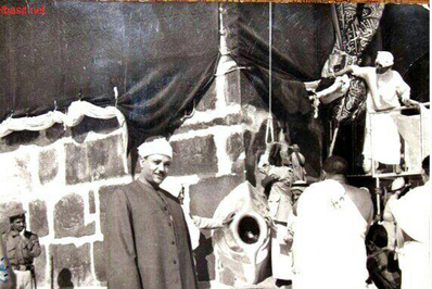মক্কায় পবিত্র কাবা ঘরের পাশে "আব্দুল বাসিত মুহাম্মাদ আব্দুস সামাদ"