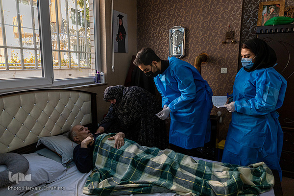 ইরানে ঘরে ঘরে টিকাদান