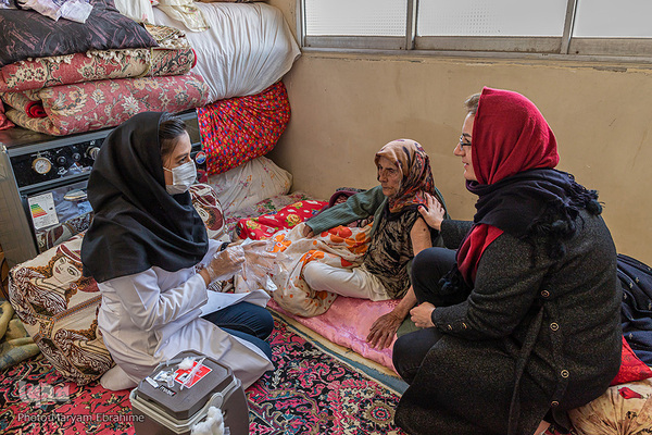 ইরানে ঘরে ঘরে টিকাদান