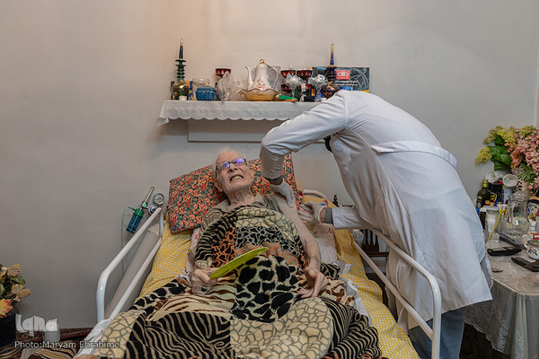 ইরানে ঘরে ঘরে টিকাদান