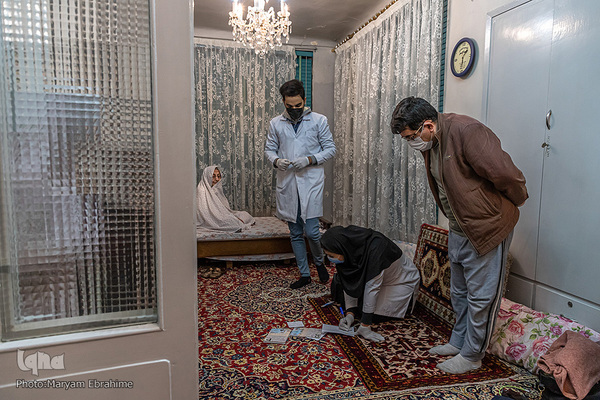 ইরানে ঘরে ঘরে টিকাদান