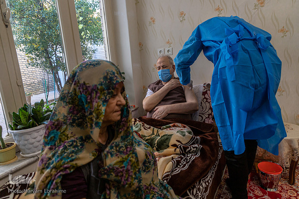 ইরানে ঘরে ঘরে টিকাদান