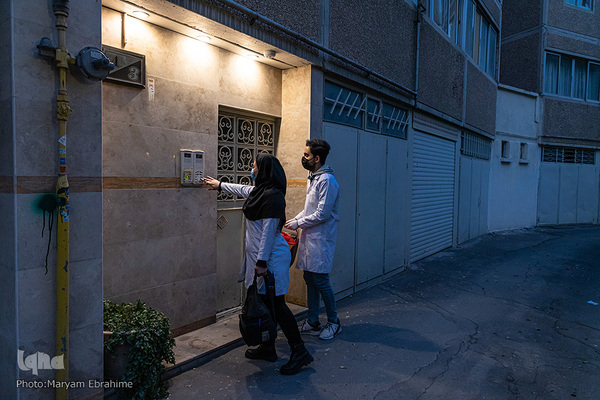 ইরানে ঘরে ঘরে টিকাদান