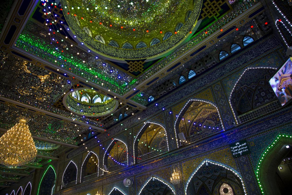 Um die Freude über die Geburtstage der Monde von Sha'ban zu feiern, manifestiert sich die Freude in der Heiligen Abbasitischen Stätte
