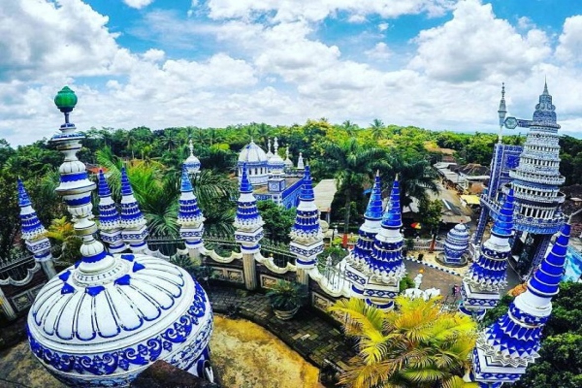 Moschee Tiban: eine beeindruckende und wunderschöne Moschee + Video und Bilder