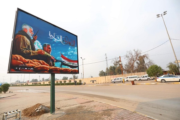 Irak: Große Poster von Märtyrern General Soleimani und Al-Muhandis an Straßen aufgestellt + Video und Bilder