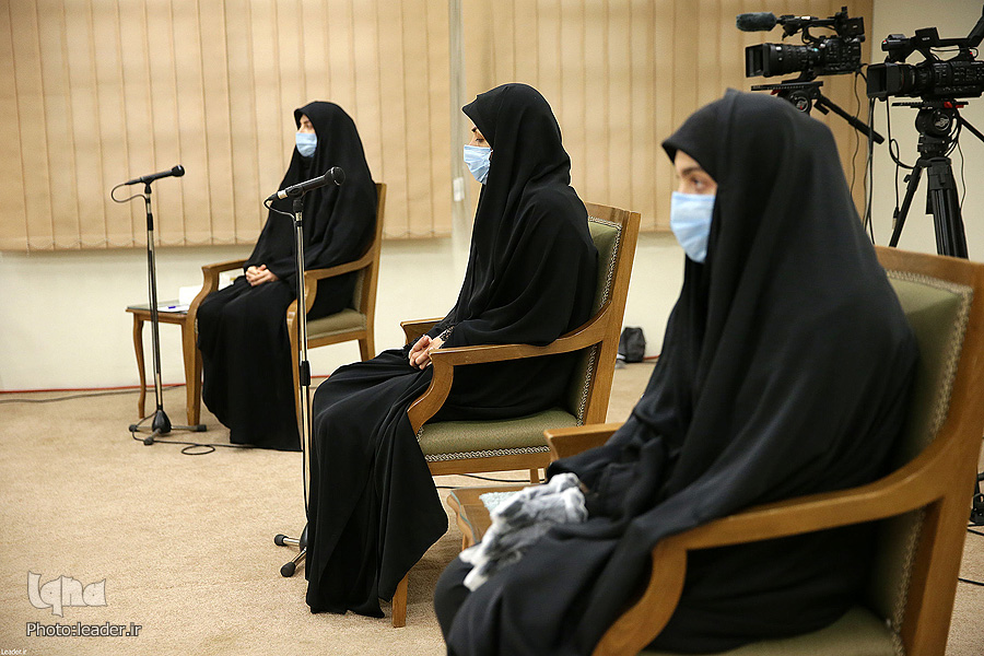 Familienmitglieder des M&auml;rtyrers Mohsen Fakhrizadeh besuchen Imam Chamenei