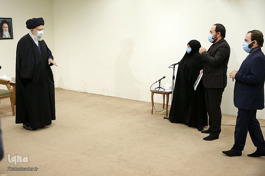 Familienmitglieder des M&auml;rtyrers Mohsen Fakhrizadeh besuchen Imam Chamenei