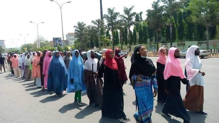 Prozess gegen Scheich Zakzaky erneut vertagt / Nigerias Polizei schießt auf Demonstranten