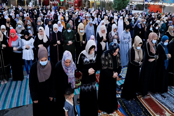 Muslime weltweit versammeln sich zum Festgebet + Bilder