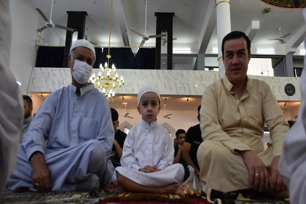 Muslime weltweit versammeln sich zum Festgebet + Bilder